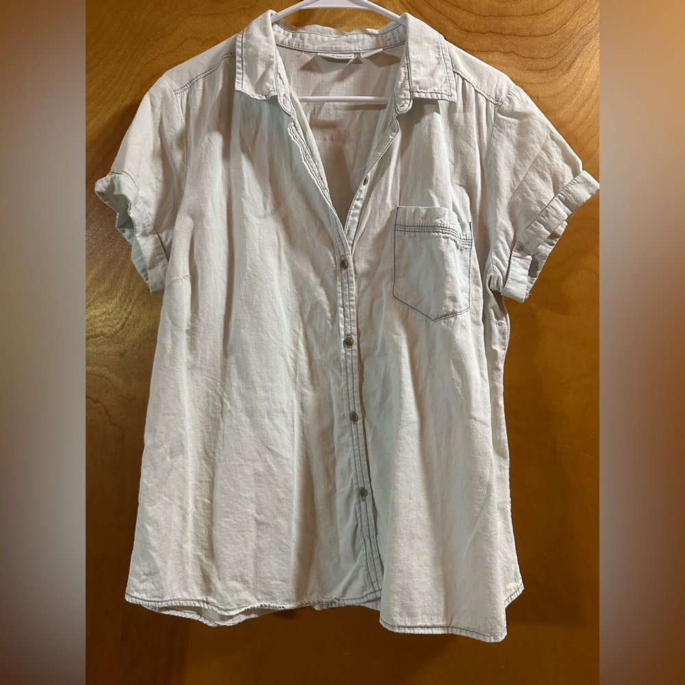 Liz Claiborne Chambray Style Top